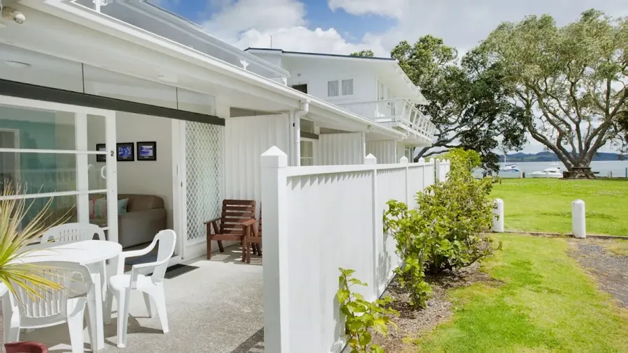 Hananui Lodge & Apartments