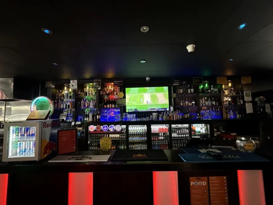 Crates N Cues Bar