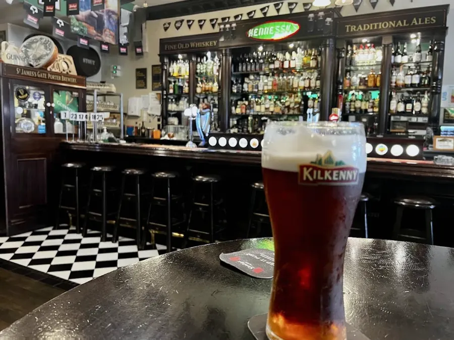 Hennessy's Irish Bar