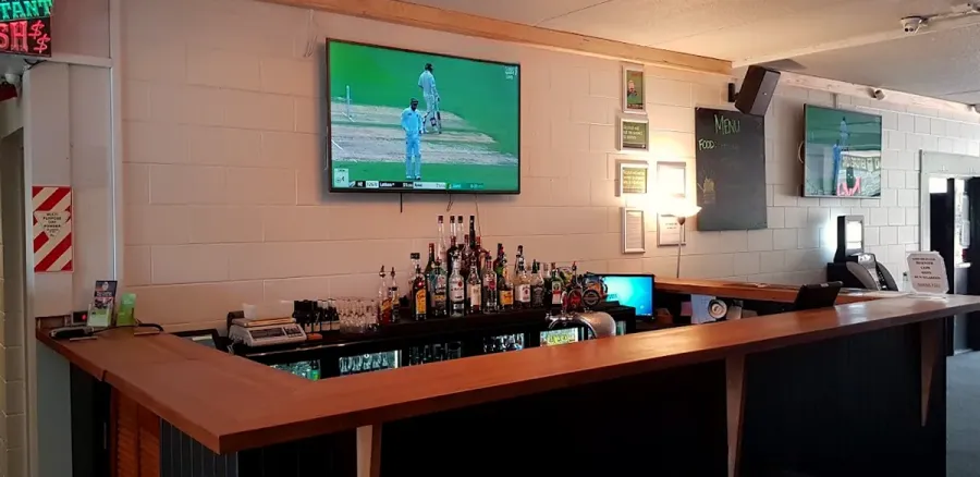 Mo's Bar