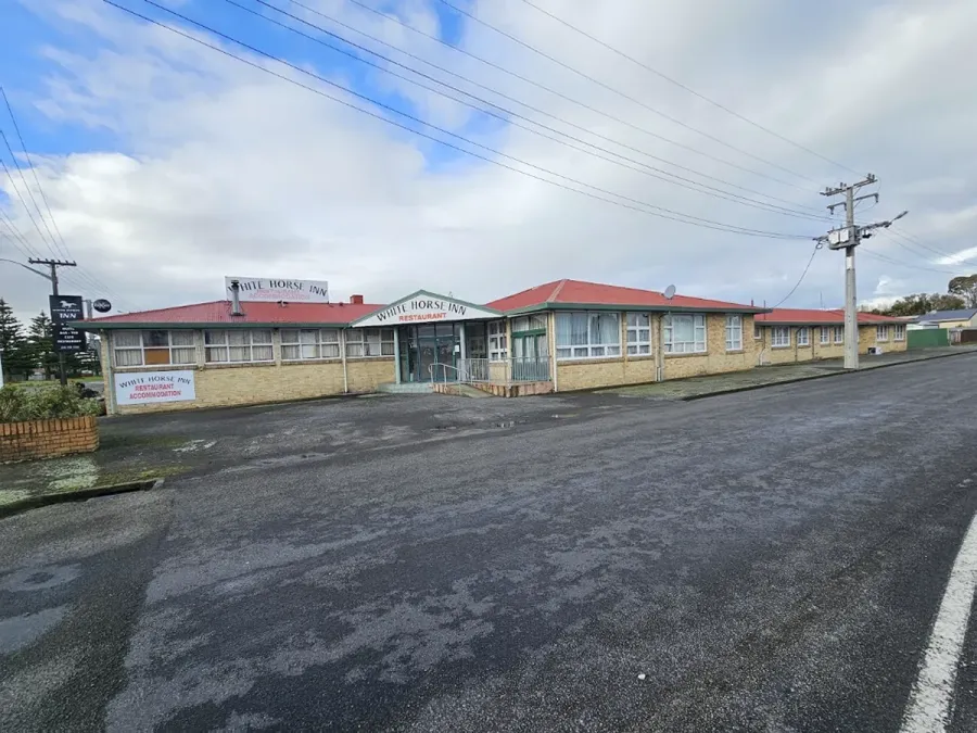 White Horse Inn Motel, Bar & Restaurant