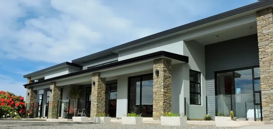 The RESERVATION - Accommodation, LIMO Service & Venue