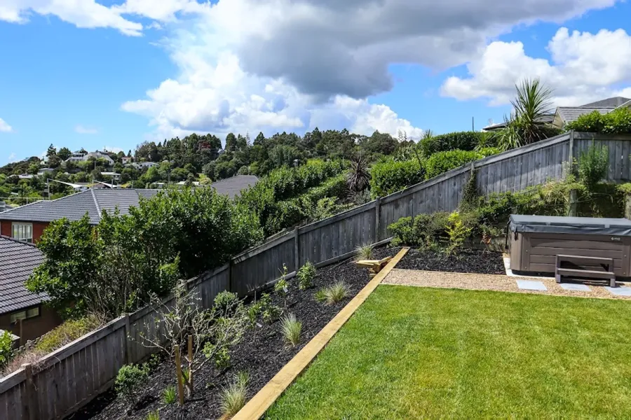 Zones Landscaping Specialists Rodney - Sandy Lochhead