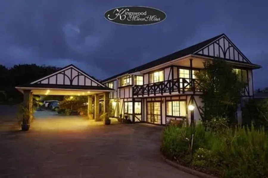 Kingswood Manor Motel