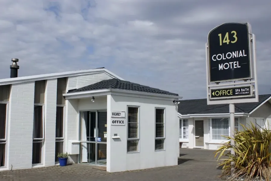Colonial Motel