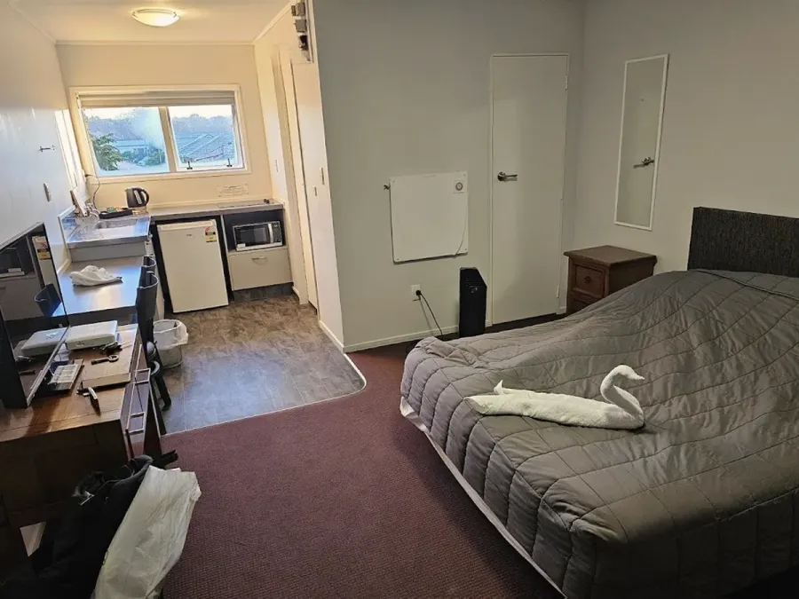 Burgundy Rose Motel