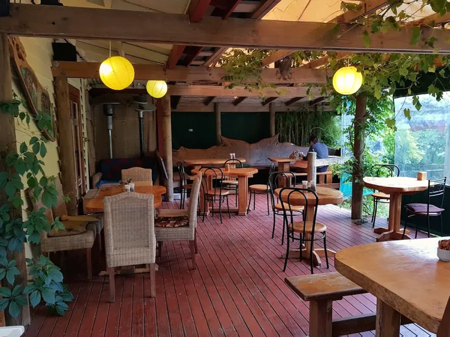 Riverside Café (Komitimiti)