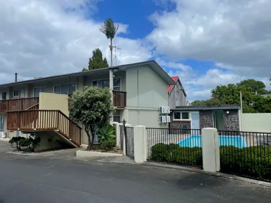 Aaron Court Motel