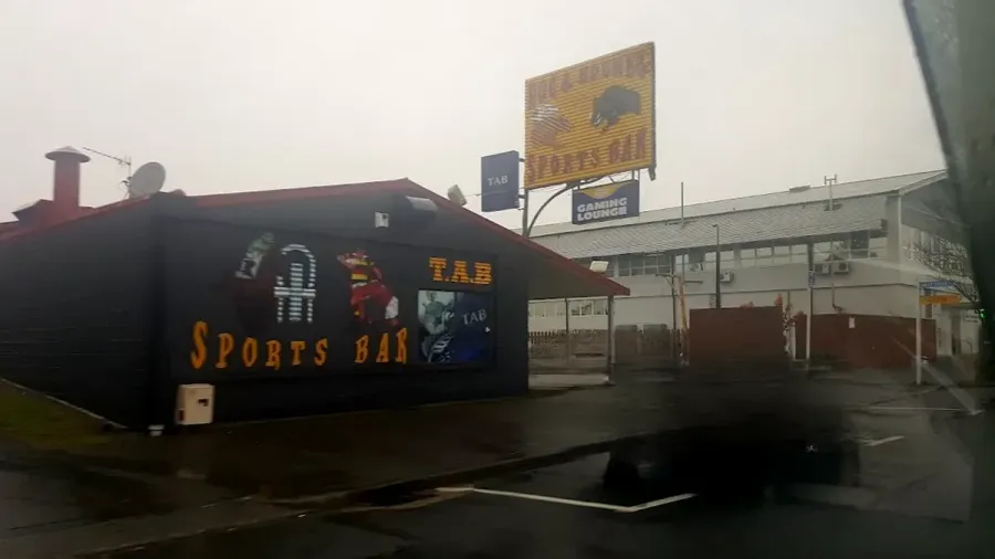 Hog And Hounds Sports Bar