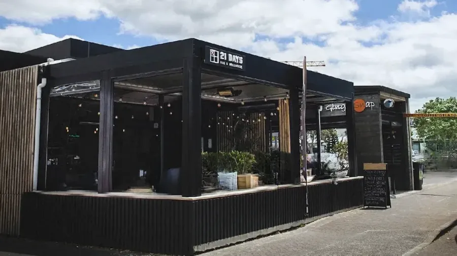 21 Days Bar & Brasserie