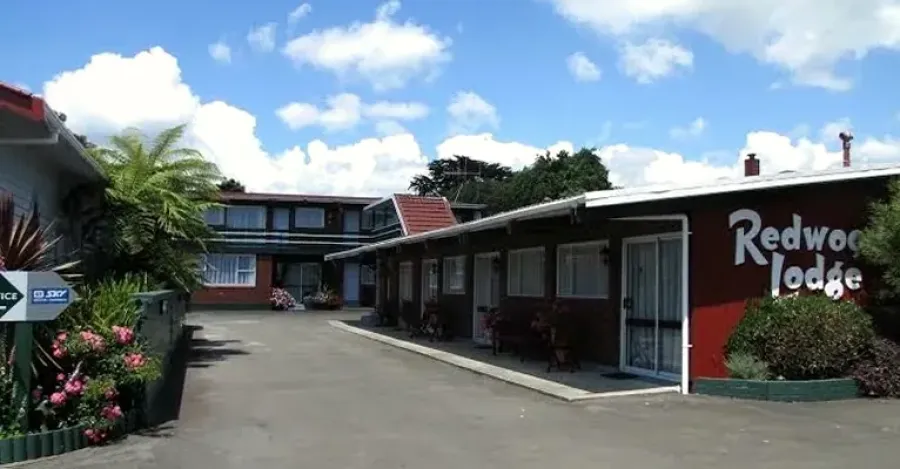 Redwood Lodge Motel