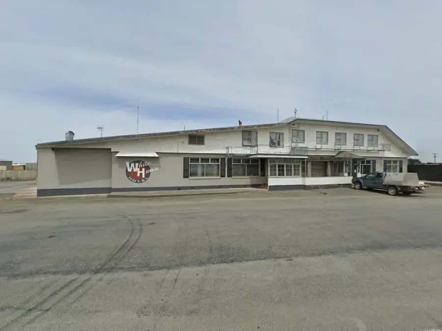 Whitehouse Hotel