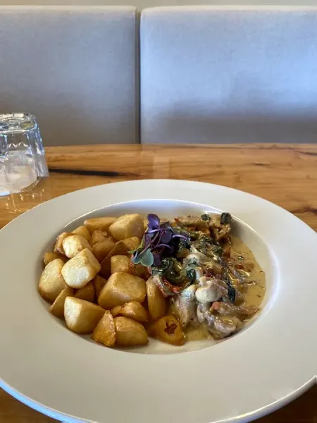Nui Bistro