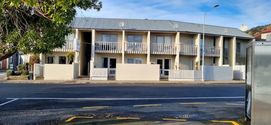 La Voyageur Apartments