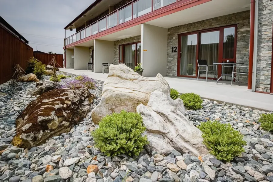 Red Tussock Motel