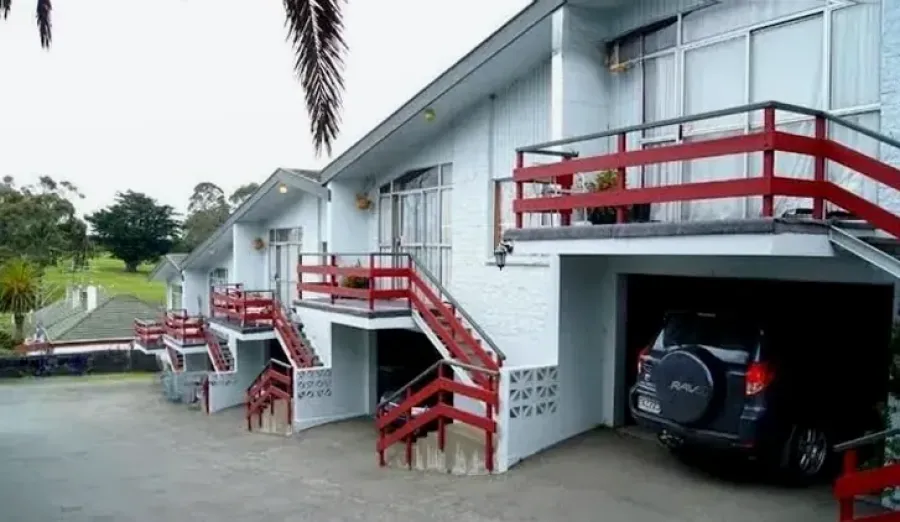 Aaron Court Motel