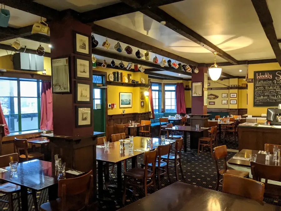 Stallions Bar & Restaurant