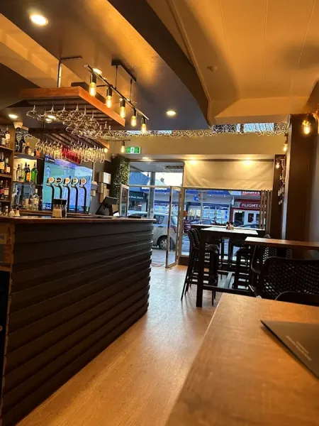 TWIST & TONIC BAR