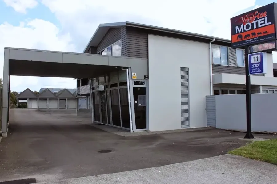 Big Five Motel