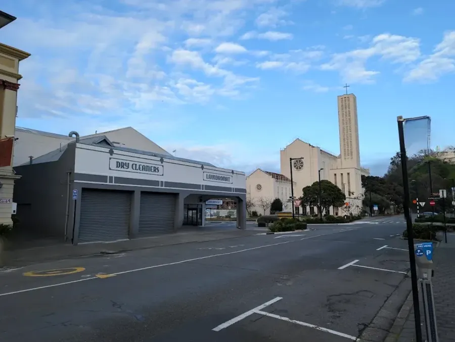 Diamond Dry Cleaners & Laundromat