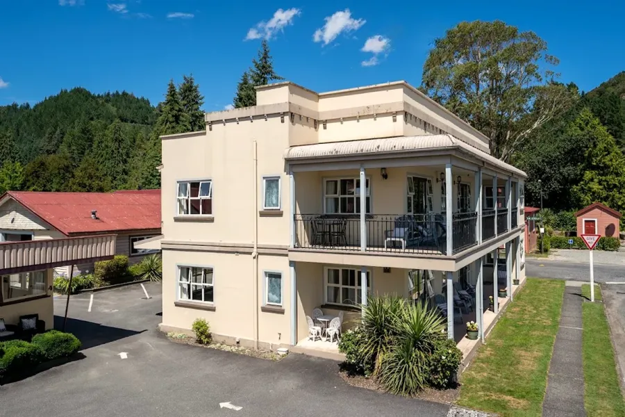 Lantern Court Motel