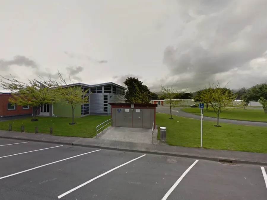 Dentist Yee Haow Khoo, 邱牙医 Wellington
