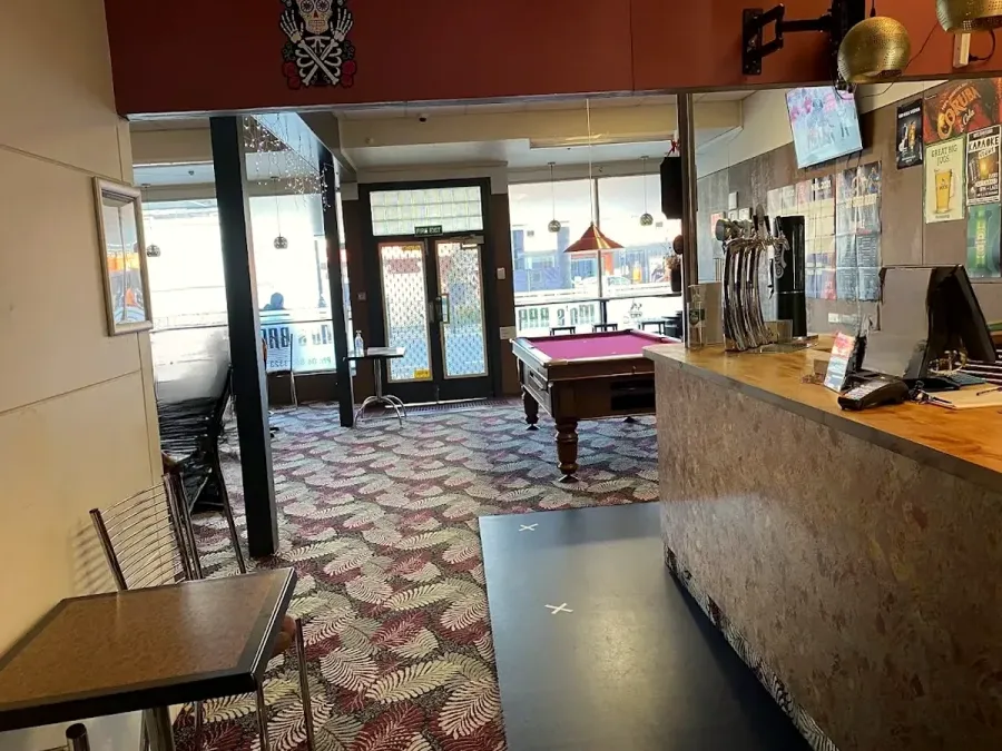 Mo's Sports Bar