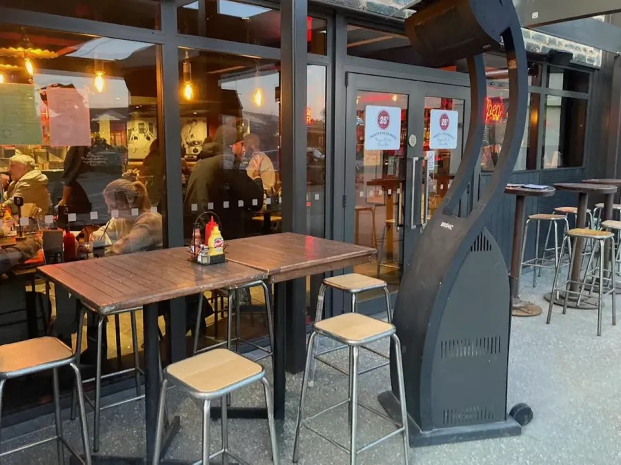 25 Degrees Burger Bar