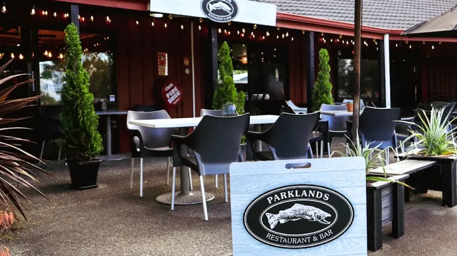 Riverside Bar & Restaurant
