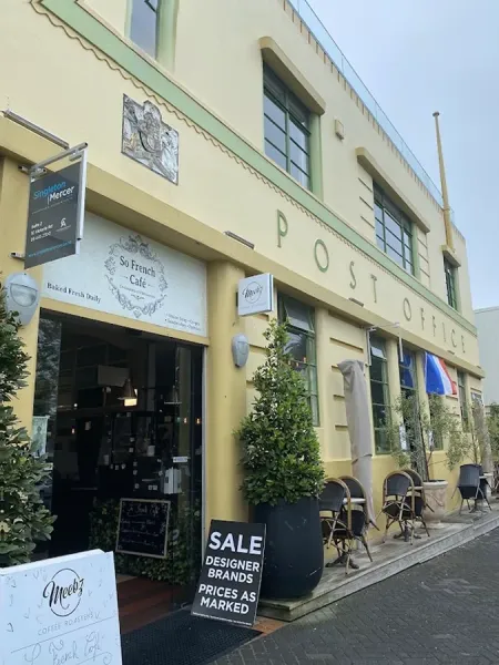 So French Café