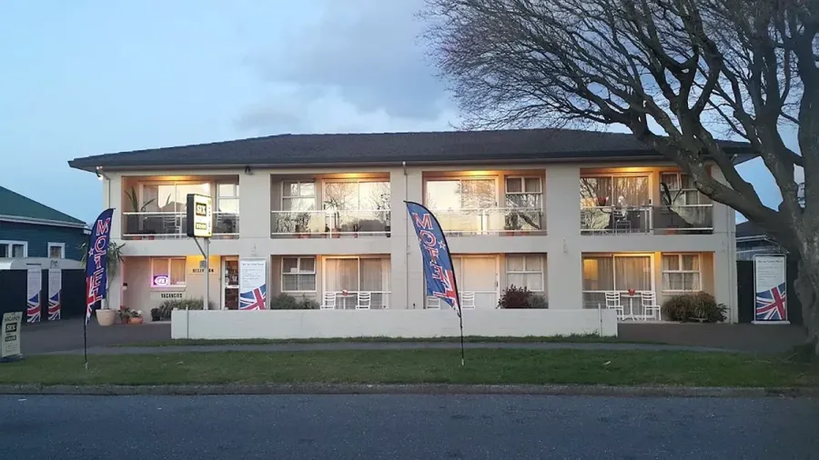 Six on Union Motel