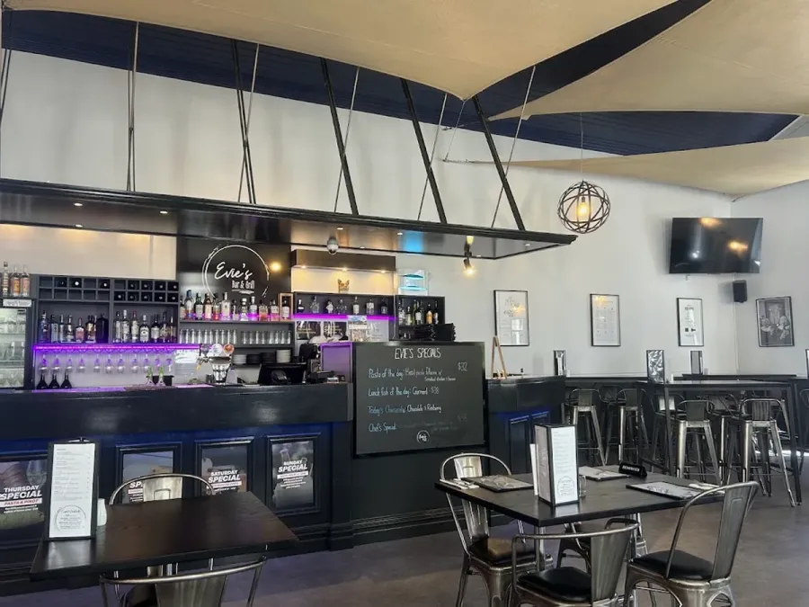 Evie's Bar & Grill