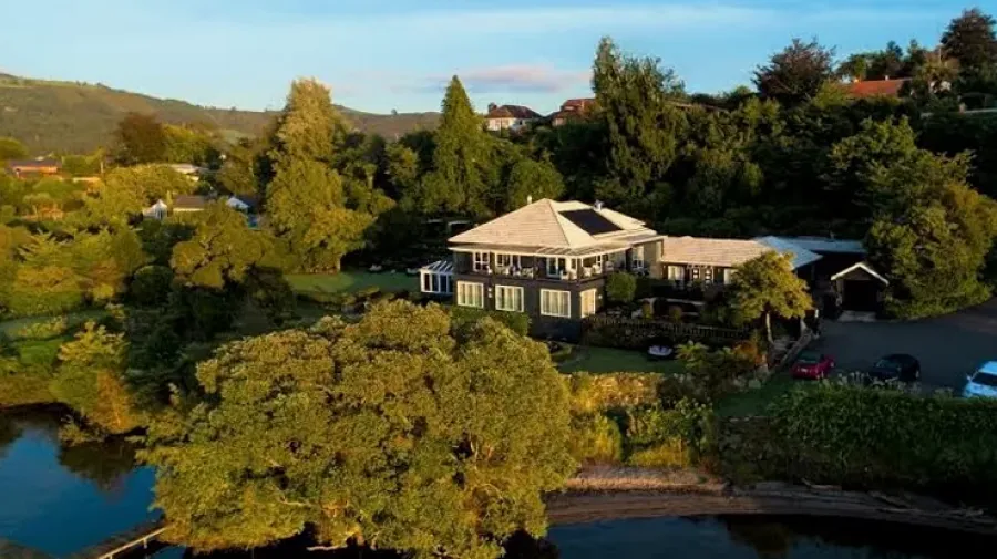 Black Swan Lakeside Boutique Hotel