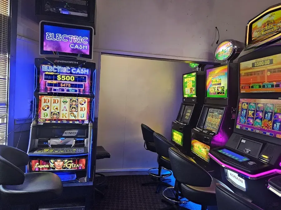 Pj's Bar & Gaming Lounge (The Commercial)