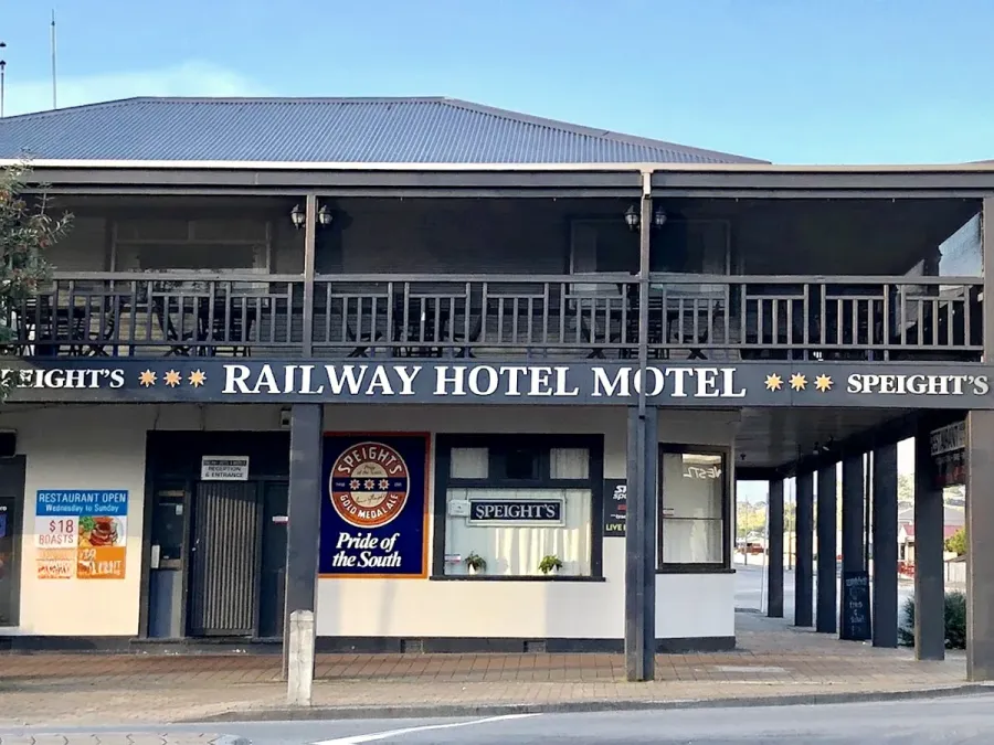 Railway Hotel Motel